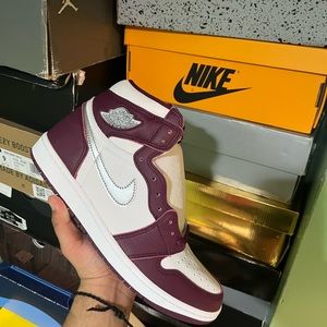 Air Jordan 1 bordos new never worn